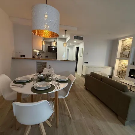 Cosette Tamabe / Fabuloso Apartartamento Moderno, Con Wifi A Tan Solo 100m De La Playa En - Es-209-89 *